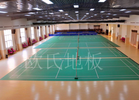 為什么室內排球場都用運動木地板？