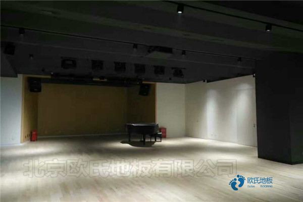 國標(biāo)體育地板需要多少錢