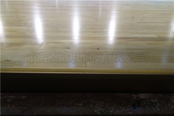 那有籃球運(yùn)動木地板特點(diǎn)