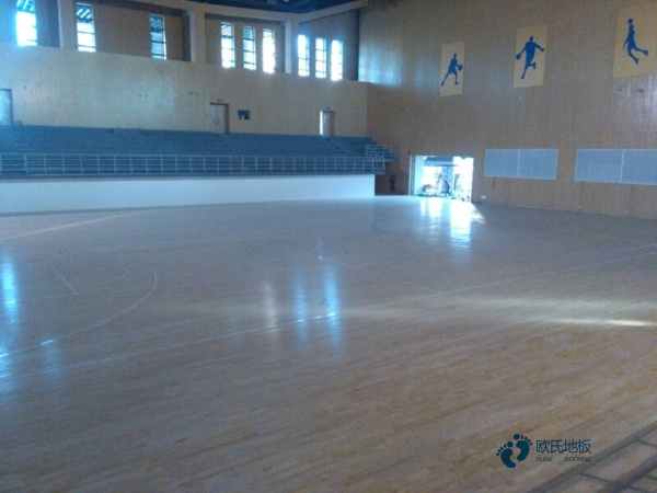 大學(xué)體育運(yùn)動地板施工步驟1