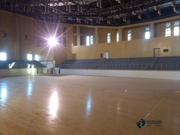 大學(xué)體育運(yùn)動地板施工步驟3