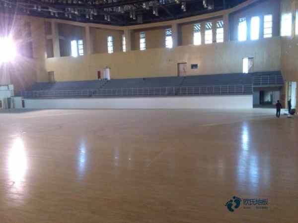 大學(xué)體育運(yùn)動地板施工步驟2
